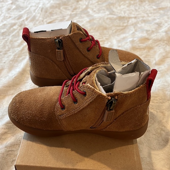 Ugg toddler boots - Picture 3 of 7